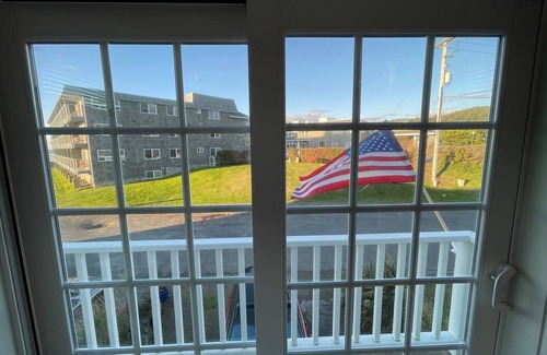 Tolovana Park Cottage | Ocean View Charmer, Custom with Great Room Concept, Steps from the Beach