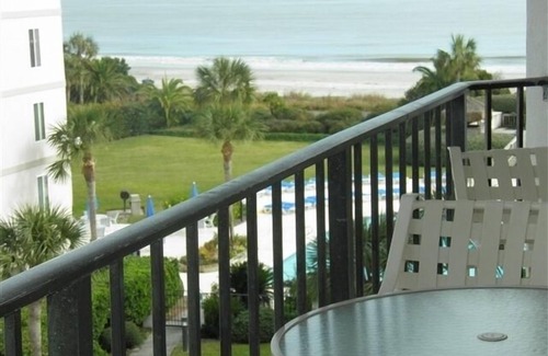 Saint Simons Island Condo | OCEAN VIEW CONDO AT THE BEACH CLUB UNIT 425 ON THE TOP FLOOR - GREAT OCEAN VIEW