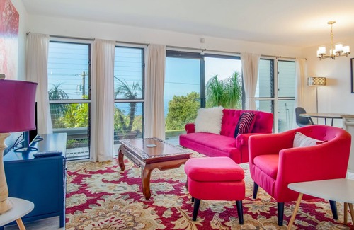 Honalo Condo | Ocean-view condo in great location with outdoor pool, sports courts, & lanai