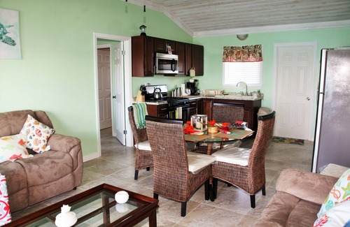 Staniel Cay Cottage | Ocean view cottage on a quiet beach just minutes from swimming pigs