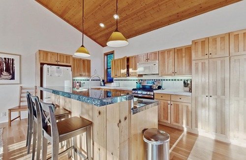 Sea Ranch House | Ocean View, Dog-Friendly Home with Private Hot Tub & Shared Pool