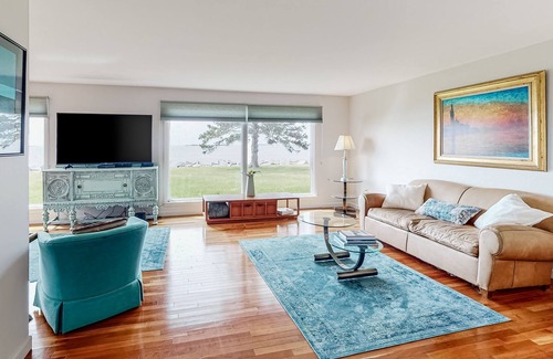 Port Clyde House | Ocean-view escape with fireplace & fast WiFi - walk to Drift Inn Beach