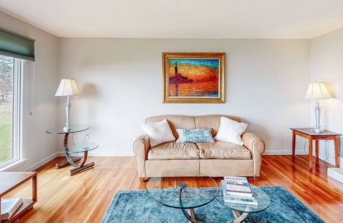 Port Clyde House | Ocean-view escape with fireplace & fast WiFi - walk to Drift Inn Beach