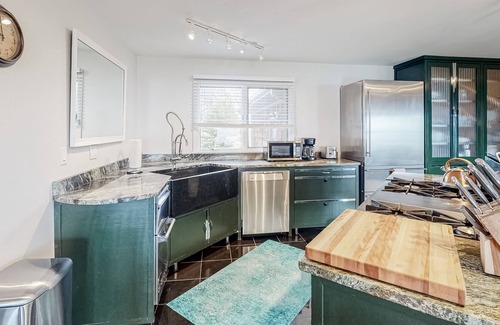 Port Clyde House | Ocean-view escape with fireplace & fast WiFi - walk to Drift Inn Beach