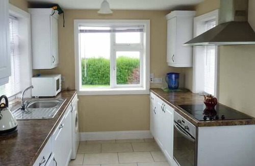 Ballinskelligs Cottage | OCEAN VIEW, family friendly in Ballinskelligs, County Kerry