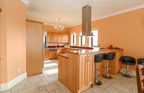 Ardnatrush Cottage | OCEAN VIEW, family friendly, with open fire in Adrigole, County Cork