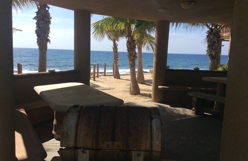 East End House | Ocean view from every room ,quiet neighborhood family friendly.Bluff view