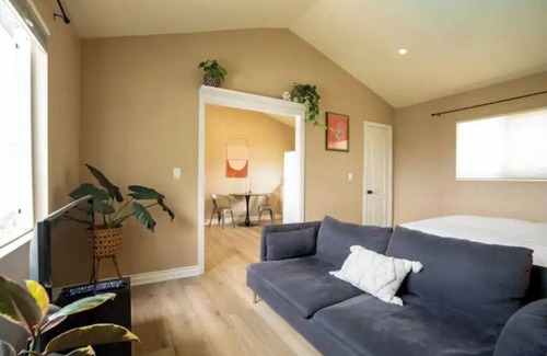 Ventura Apartment | Ocean View Guesthouse/Apt With Pool