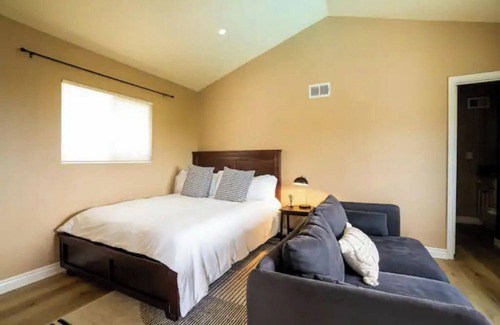 Ventura Apartment | Ocean View Guesthouse/Apt With Pool