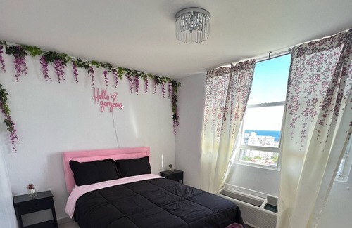 Isla Grande Apartment | ocean view highrise 1 bedroom near beach