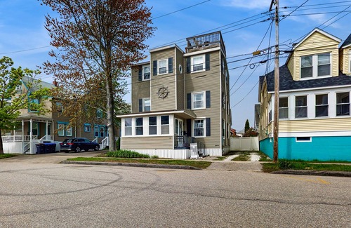 Ocean Park House | Ocean view home w/roof deck & patio - great for families, steps to beach