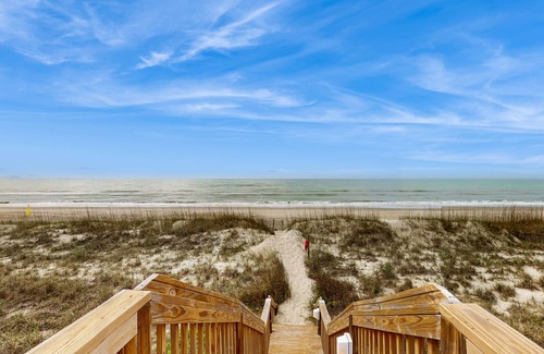 Pine Knoll Shores Condo | Ocean view home with shared pool and direct beach access, close to town