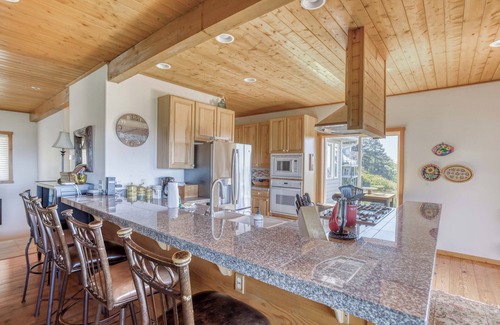 Neskowin House | Ocean-view Home, King Suite, 2 Living Areas, Double Decks and Fire Pit!