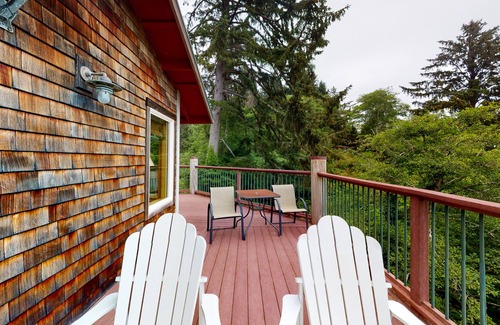 Neahkahnie Beach House | Ocean view home with beach access, washer/dryer, deck, fireplace - two dogs OK