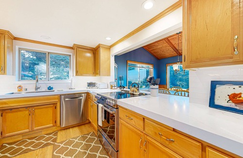 Sea Ranch House | Ocean view home with fireplace, deck, private hot tub & grill