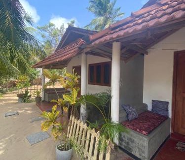 Kudawa Bed & Breakfast | Ocean view kite surfing school