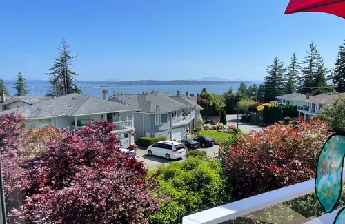 White Rock House | Ocean View & Mount Baker 5 min from the beach! Canada longest pier, restaurant