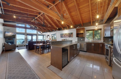 Ganges Condo | Ocean View Penthouse on Salt Spring Island - Unit 301.