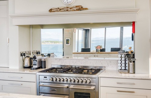 Lecemy House | Ocean View | Pizza Oven, Sports Pitch & Games Room