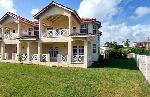 Newton Terrace Condo | Ocean View property in Atlantic Shores on the South Side of the Island.
