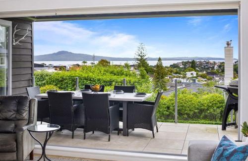 Kohimarama House | Ocean View Spacious 5BR Retreat for Families