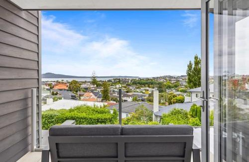 Kohimarama House | Ocean View Spacious 5BR Retreat for Families