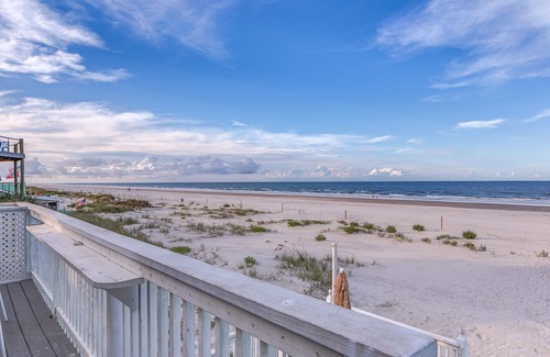 Boardwalk Apartment | OCEAN VIEW studio apt BEST LOCATION