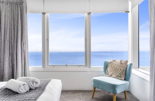 Surfers Paradise Apartment | 🌊 Ocean View Sub-Penthouse on Level 61 🌊