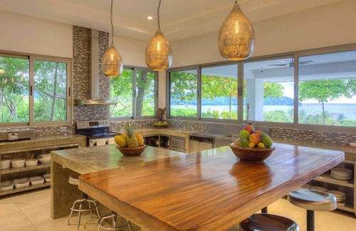 Coco Villa | Ocean-View Villa Just Minutes from the Beach – Pure Paradise