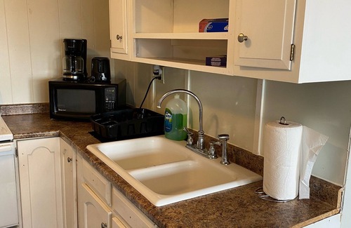 Hampton Apartment | Ocean view with a shared pool.apt6