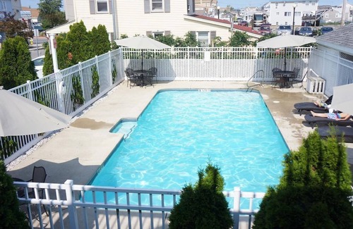 Hampton Apartment | Ocean view with a shared pool. apt8