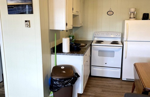 Hampton Apartment | Ocean view with a shared pool. apt7