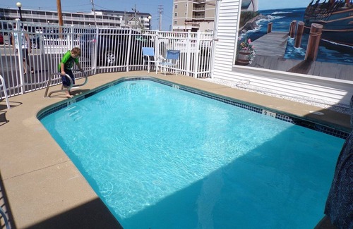 Hampton Apartment | Ocean view with a shared pool. apt7