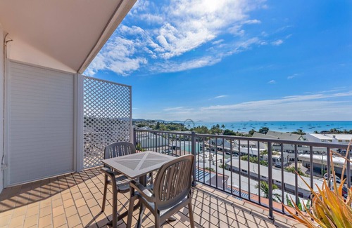 Airlie Beach Apartment | Ocean views 10a pool and spa