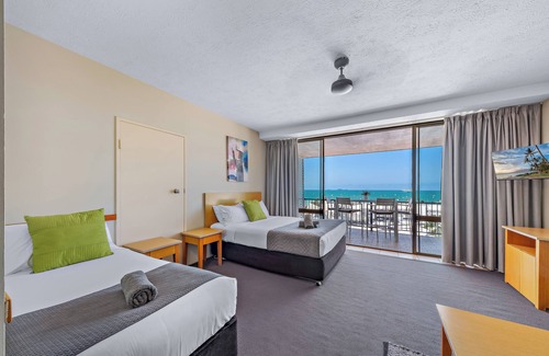 Airlie Beach Hotel | Ocean Views 14A