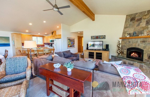 Neahkahnie Beach House | Ocean Views and close to beach! Large home with wrap around deck, 4 bedrooms and dog friendly.