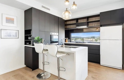 Palm Beach Apartment | Ocean Views and Pet-Friendly!