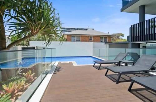 Palm Beach Apartment | Ocean Views and Pet-Friendly!