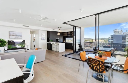 Palm Beach Apartment | Ocean Views and Pet-Friendly!