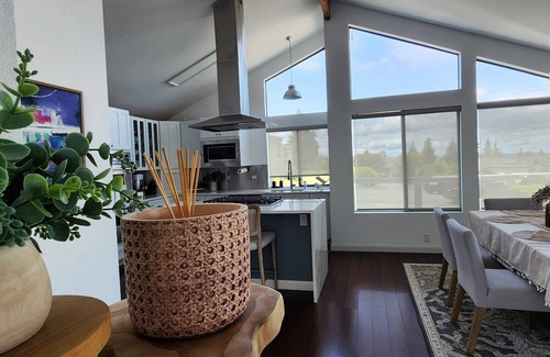 Boulevard Bluffs House | Ocean Views +EZ Ferry to San Juan Islands