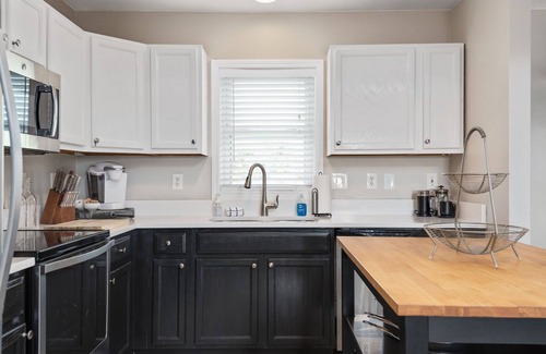 Kitty Hawk Apartment | Ocean Views From Deck, Includes 2 Beach Chairs + 1 Umbrella, 2min drive to beach