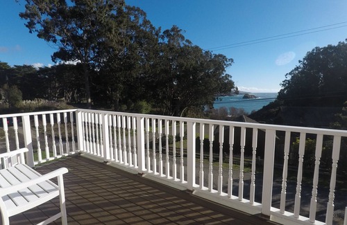 Little River House | OCEAN VIEWS - Gourmet Kitchen - BEACH ACCESS - Short Walk - Sleeps 4