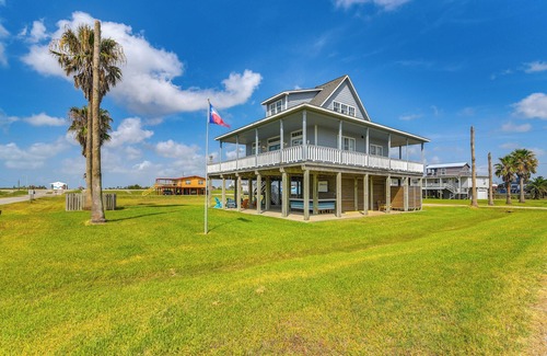 Surfside Beach House | Ocean Views: Pet-Friendly Surfside Beach Gem