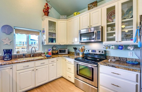 Port Bolivar House | Ocean Views & Walk to Shore: Crystal Beach Home!
