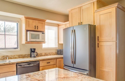 Lighthouse District Condo | Ocean Wave B - Monterey Condo - Oceanview Cannery Row