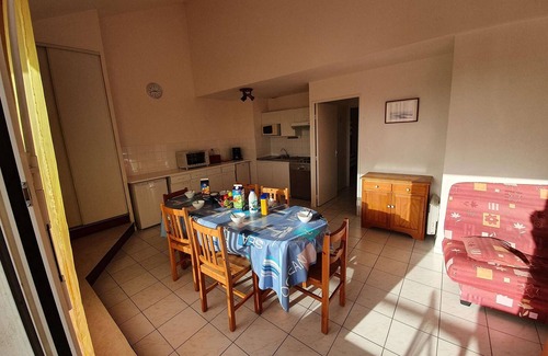Saint-Hilaire-de-Riez Apartment | Oceanfront 3-Room Apartment, Sleeps 7 - Pool, Parking, Balcony, Near Beach - Saint-Hilaire-de-Riez