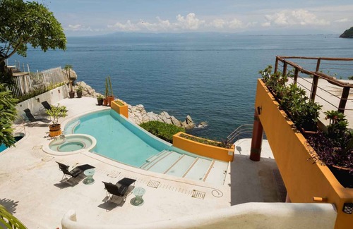 South Shore Hotel Area Villa | Oceanfront 15 Bedroom Villa For 28 Guests.