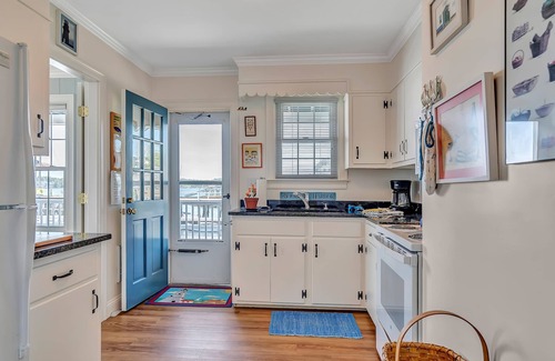 Boothbay Harbor Apartment | Oceanfront 2 bedroom unit on The Harbor
