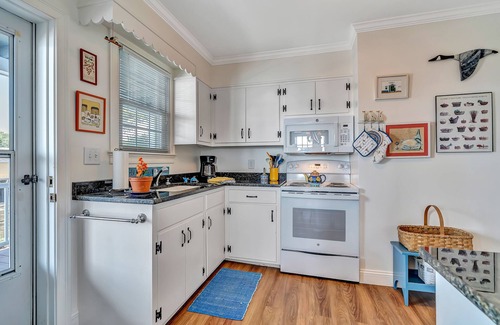 Boothbay Harbor Apartment | Oceanfront 2 bedroom unit on The Harbor