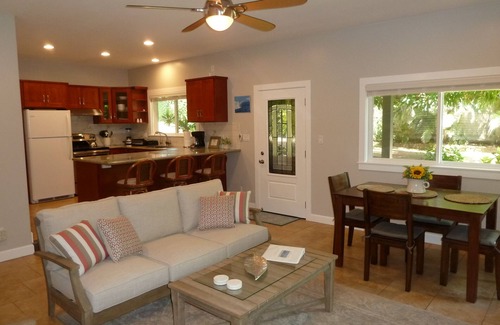 Haleiwa House | Oceanfront 2 Bedroom at Chun's Reef